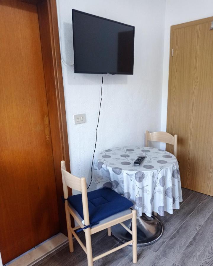 Casa Del Olivo Apartment Tucepi Luaran gambar